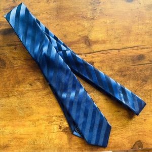 MODERN AMUSEMENT SKINNY TIE